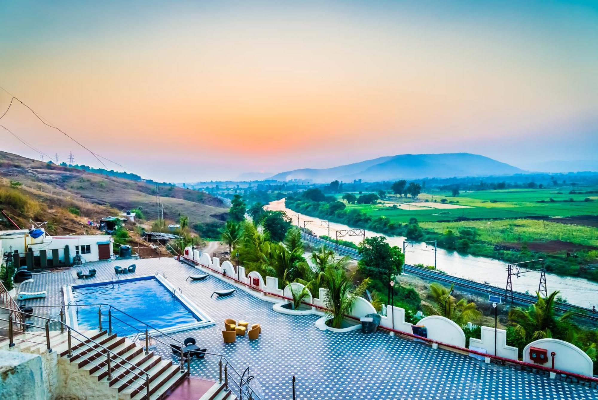 Ratnaa Resort Khamshet Exteriör bild