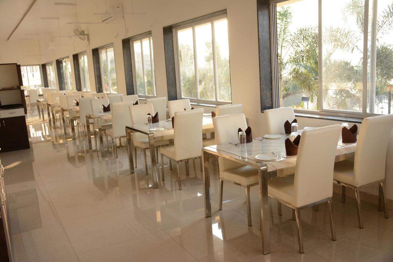 Ratnaa Resort Khamshet Exteriör bild